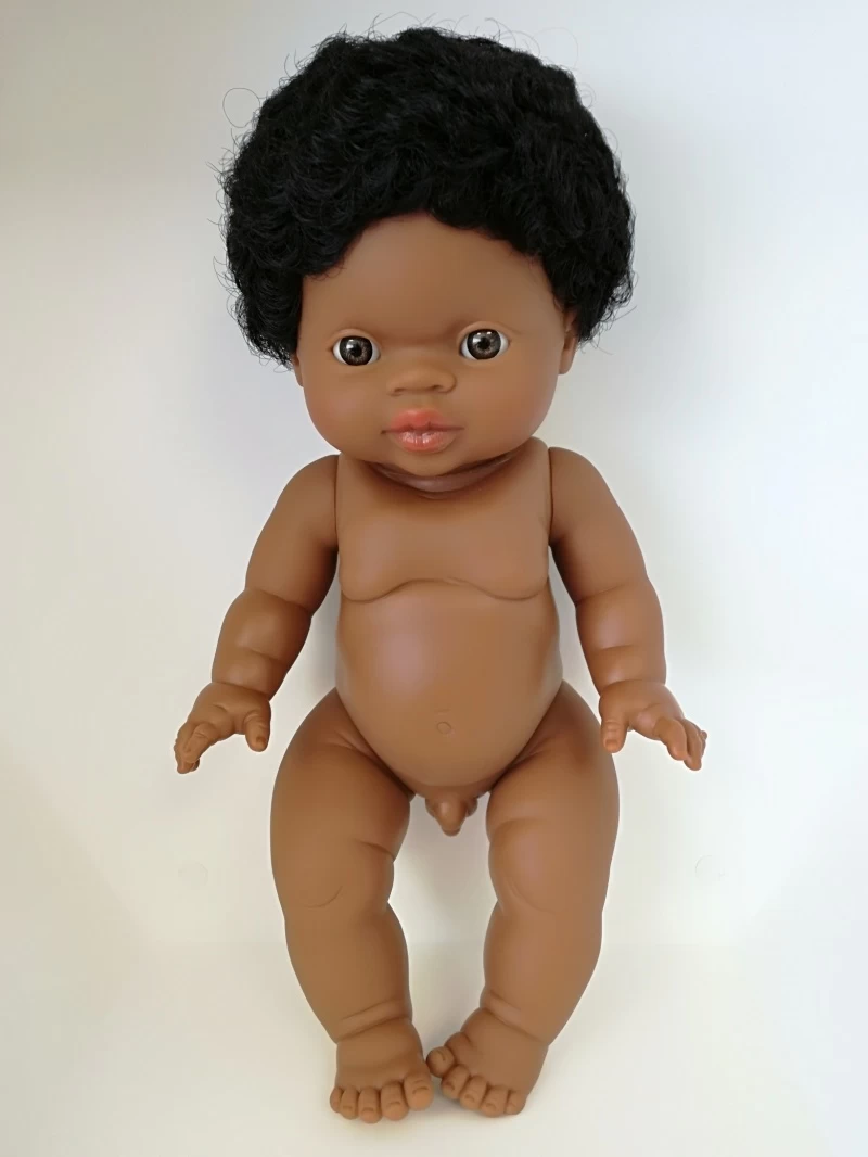 Paola Reina Pop Gordi Jongen (kort Krullend Haar) 34cm PR34034 1 Paola Reina Pop Gordi Jongen (kort Krullend Haar) 34cm PR34034