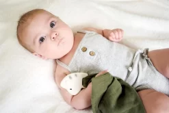 Tikiri Knuffeldoekje Met Bijtspeeltje - Zebra 8 Tikiri Knuffeldoekje Met Bijtspeeltje - Zebra -Djeco Winkel tikiri tikiri knuffeldoekje met bijtspeeltje zebra 3